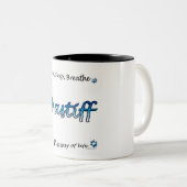 マスティフブルーマグを吸う ツートーンマグカップ (正面右)