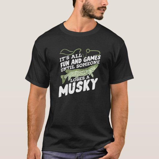 マス釣りデザイン プレミアムフィッシャーマン向け Tシャツ (正面)