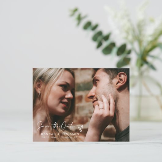 マゼンシンプルタエレガントンQRコード写真の日付の保存 ポストカード (スタンド正面)