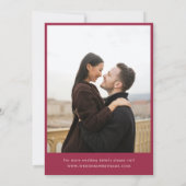 マゼンタのお洒落タイポグラフィスクリプ結婚ト写真 招待状 (裏面)