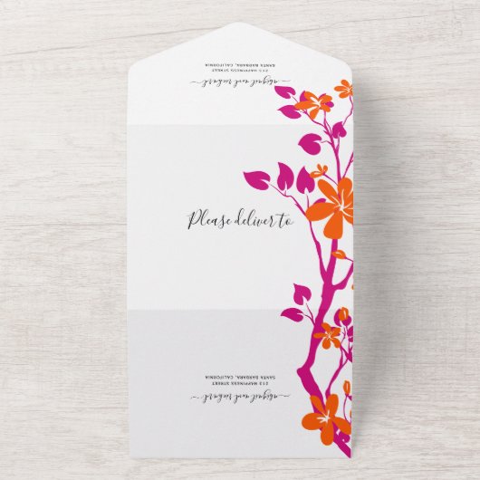 マゼンタの枝とオレンジの花のイニシャル結婚ズ オールインワン招待状 (外側)