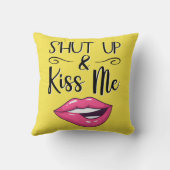 マゼンタの漫画の唇シャットダウン&キス私の黄色 クッション (裏面)