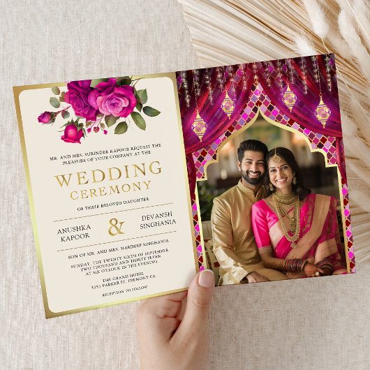 マゼンタゴールドの花柄カーテン インドのヒンドゥー教式結婚式 招待状