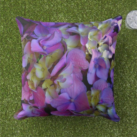 マゼンタパープルブルーイエローアジサイ花 アウトドアクッション (芝生)