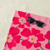 マゼンタピンクファンタジーフラワーパワー ビーチタオル (インサイチュ)