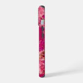 マゼンタフラワーモノグラム iPhone 15ケース (左側面)
