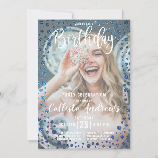 マゼンタブルーグリッター紙吹雪フォト誕生日 招待状 (正面)