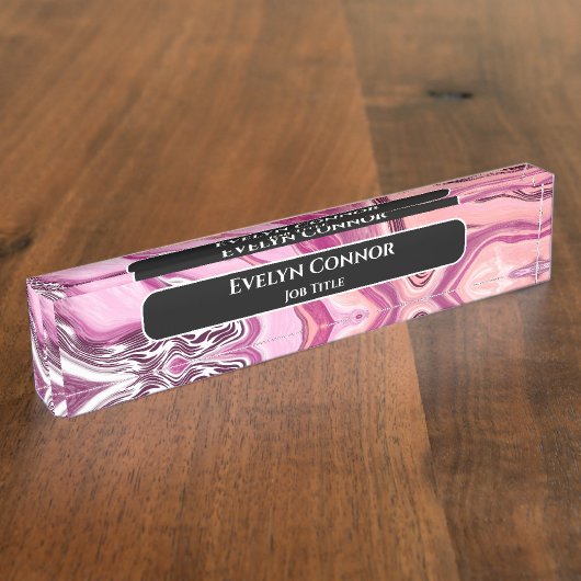 マゼンタマーブルクラスモダンパーソナライズされた デスクネームプレート (側面)