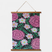 マゼンタ色の花（黒） 吊り下げ型タペストリー (正面)