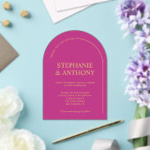 マゼンモダンタミニマルーチ付きマゼンタ結婚ン アクリル招待状 (インサイチュ (ウェディング))
