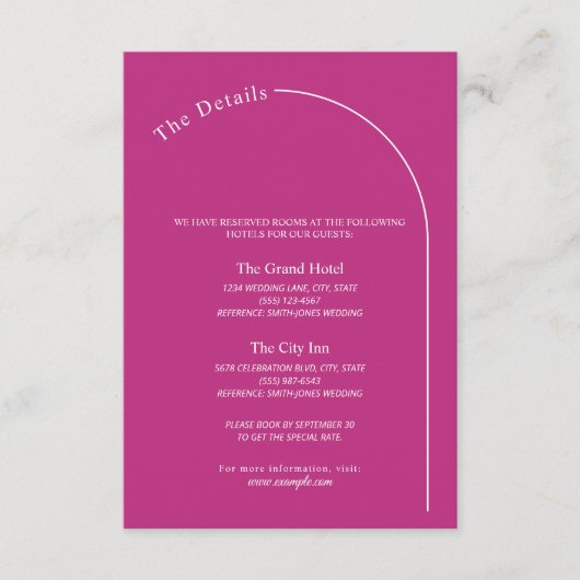 マゼンモダンタミニマルーチ付きマゼンタ結婚ン エンクロージャーカード (正面)