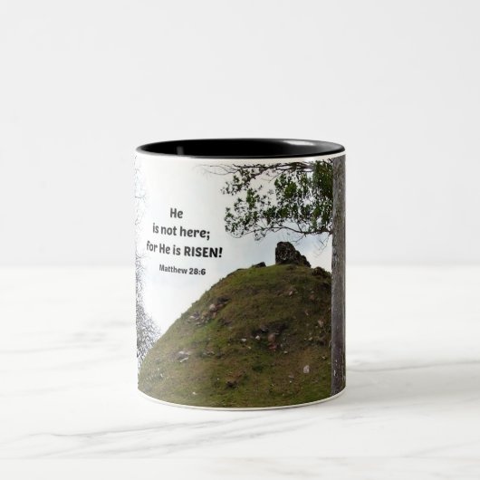 マタイによる福音書第28章6節は彼は来ない。彼は立ち上がったからである。 ツートーンマグカップ (中央)
