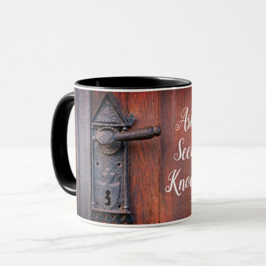 マタイの福音書7:7頼と、そのことが与えある マグカップ (正面左)