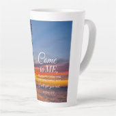 マタイ11:28聖書の詩のヤシの木の夕日 カフェラテマグ (右アングル)