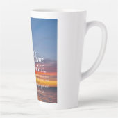 マタイ11:28聖書の詩のヤシの木の夕日 カフェラテマグ (右)