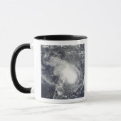 マダガスカルに接近する熱帯低気圧帯ゲール マグカップ (左)