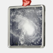 マダガスカルに接近する熱帯低気圧帯ゲール メタルオーナメント (左)