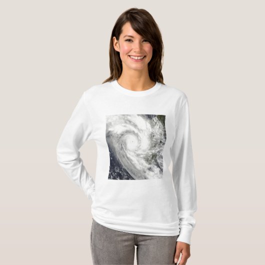 マダガスカルの熱帯低気圧ファネレ Tシャツ (正面フル)