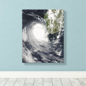 マダガスカル沖の熱帯低気圧Favio キャンバスプリント (インサイチュ (ウッドフロア))