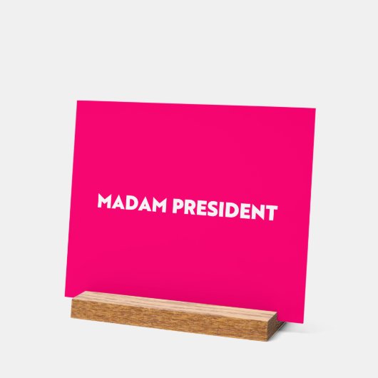 マダムプレジデントタイポグラフィモダンホットピンク アクリルサイン (傾斜)