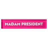 マダム大統領モダンはっきりしたタイポグラフィホットピンク デスクネームプレート (正面)