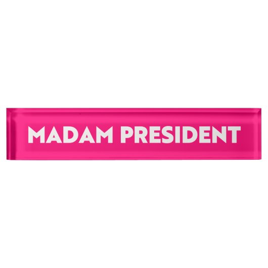 マダム大統領モダンはっきりしたタイポグラフィホットピンク デスクネームプレート (正面)