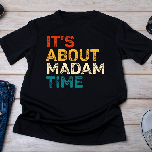 マダム・タイムについてだ Tシャツ