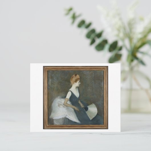 マダム・マーザ・レテリエがソファに座る ポストカード (スタンド正面)