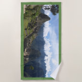 マチュピチペルー緑の縁どビーチタオル ビーチタオル (正面)