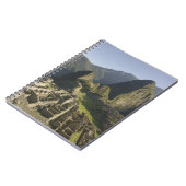 マチュ·ピチュペルーのインカ市の遺跡。 ノートブック (左側)