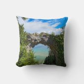 マッキナックアイランドアーチロック クッション (正面)