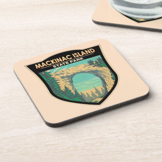 マッキナックアイランド州パークミシガンアーチロック コースター (左側)