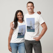 マッキナック海峡に架かるマッキナック橋 Tシャツ (ユニセックス)