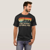 マッキンリー山 レトロ ハイキング キャンプ 愛好家 Tシャツ (正面フル)