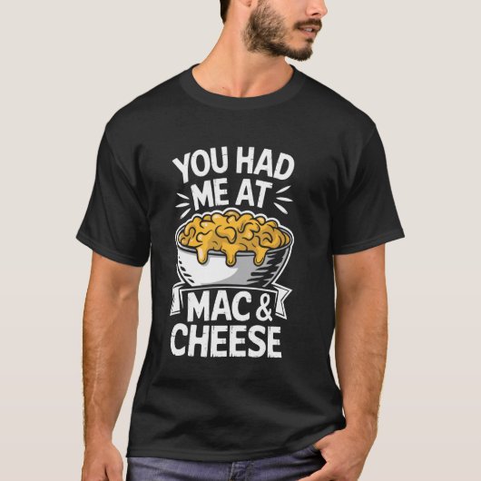 マック・アンド・チーズで恋に落ちた Tシャツ (正面)