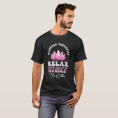 マッサージセラピストリラックスの内巻きTを扱う Tシャツ (正面フル)