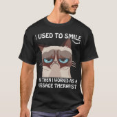 マッサージTherapisとしてそれから微笑するのに使用されて私は働きました Tシャツ (正面)