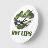 マッシュの熱い唇 ラウンド壁時計 (傾斜)