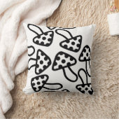 マッシュルームブラック&ホワイト装飾用クッション クッション (ブランケット)