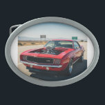 マッスルカー:精度とパフォーマンス 卵形バックル<br><div class="desc">マッスルカーのダイナミックなシルエットを特徴とし、強さと反逆を醸し出すロゴ。クロムのアクセントとスポットライト効果は、その強力な輪郭を強調し、プレステージと自由の感覚を伝える。ビジネス、カー車のクラブ、またはマッスルカーの永続的なレガシーに情熱を持つ誰にとっても理想的なエンブレム。</div>