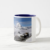 マッターホルン山およびGornergratの場所 ツートーンマグカップ (正面右)