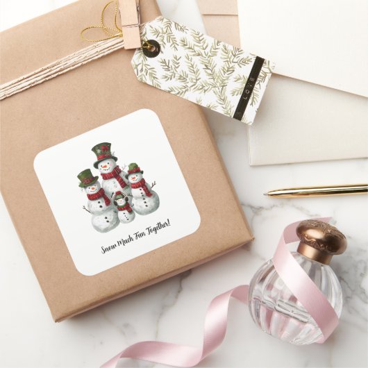 マッチする帽子とスカーフの愛らしい雪だるまファミリー スクエアシール (ギフト)