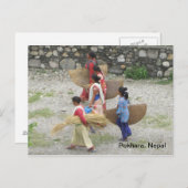 マットを織った女性 ポストカード (正面/裏面)