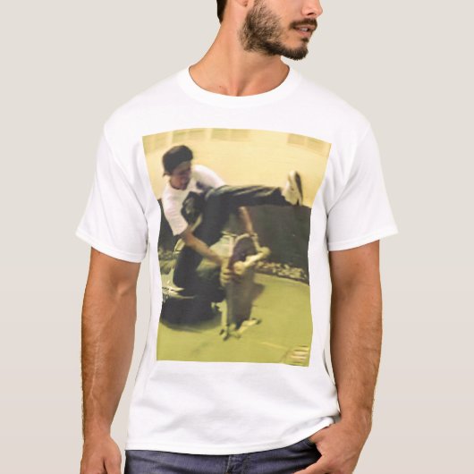 マットヘンズリクラシックーシャックルミーノットスケートボード Tシャツ (正面)