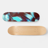 マットメタルで彫られた、茶色からシアンのグラデーション スケートボード (横)