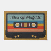 マット上のパーティーの靴、ユーモア引用文  ドアマット (正面)