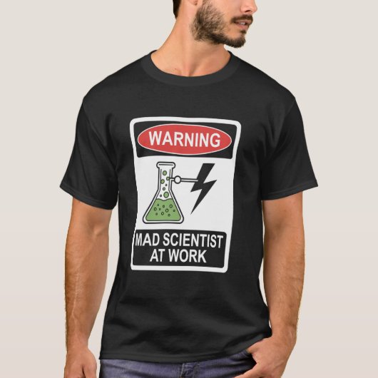 マッドサイエンティストの仕事 実験をする子供たち Tシャツ (正面)
