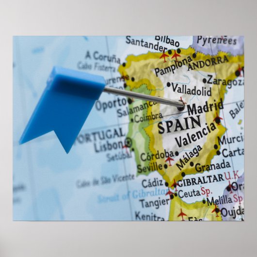 マップ上にスペインのマドリードに配置されたマップピン、クローズアップ ポスター (正面)