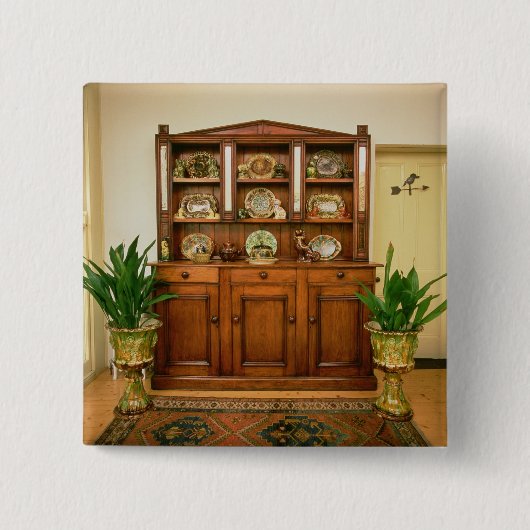 マツおよびヒマラヤスギのドレッサー 缶バッジ (正面)