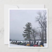 マツミシガン湖のスノーモービルの集団